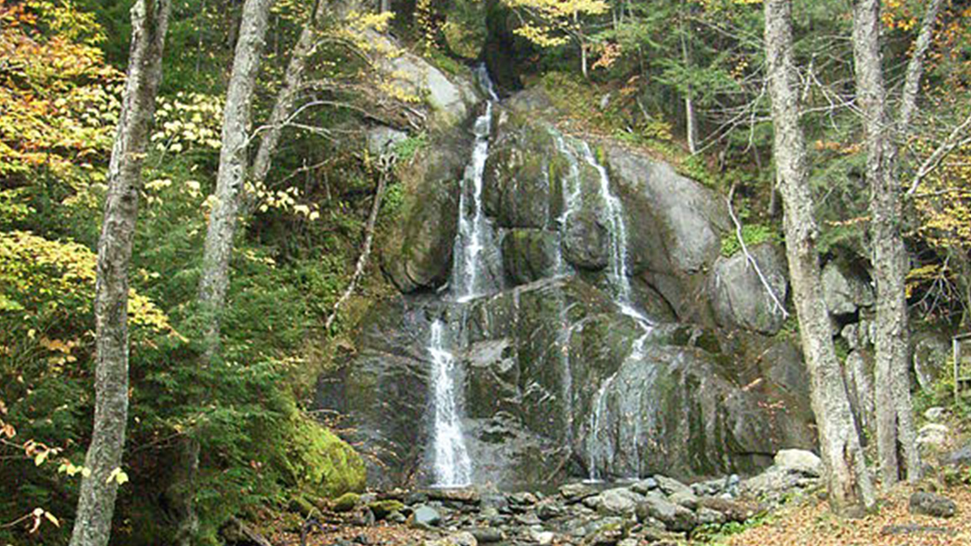 https://upload.wikimedia.org/wikipedia/commons/thumb/8/86/MossGlenFallsGranville4ty14098.jpg/576px-MossGlenFallsGranville4ty14098.jpg